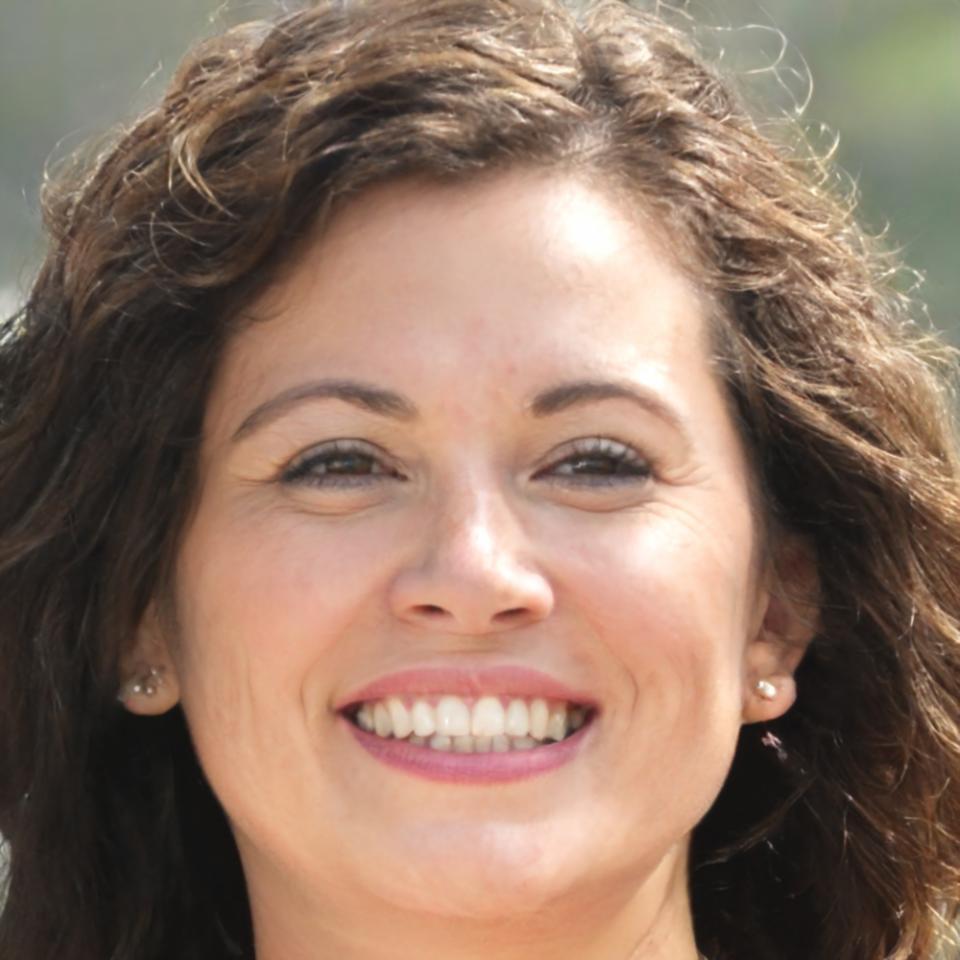 Nadine Valtonen, Senior Financial Analyst